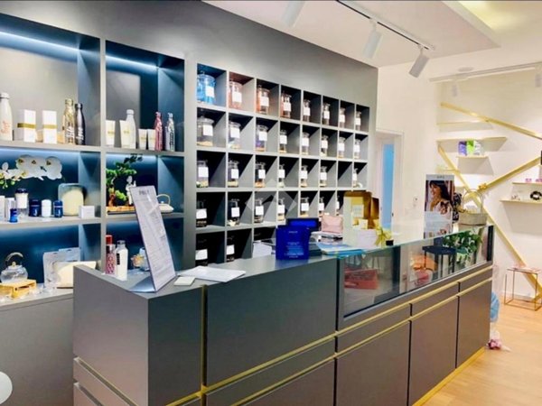 locale commerciale in affitto a Finale Ligure