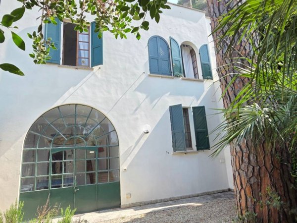 casa indipendente in affitto a Finale Ligure in zona Varigotti