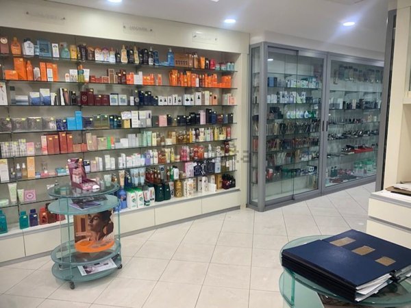 negozio in affitto a Finale Ligure