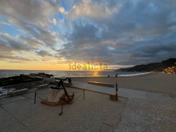 appartamento in affitto a Finale Ligure in zona Varigotti
