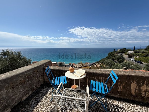 pentavano in affitto a Finale Ligure in zona Varigotti