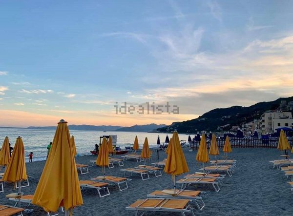 appartamento in affitto a Finale Ligure in zona Varigotti