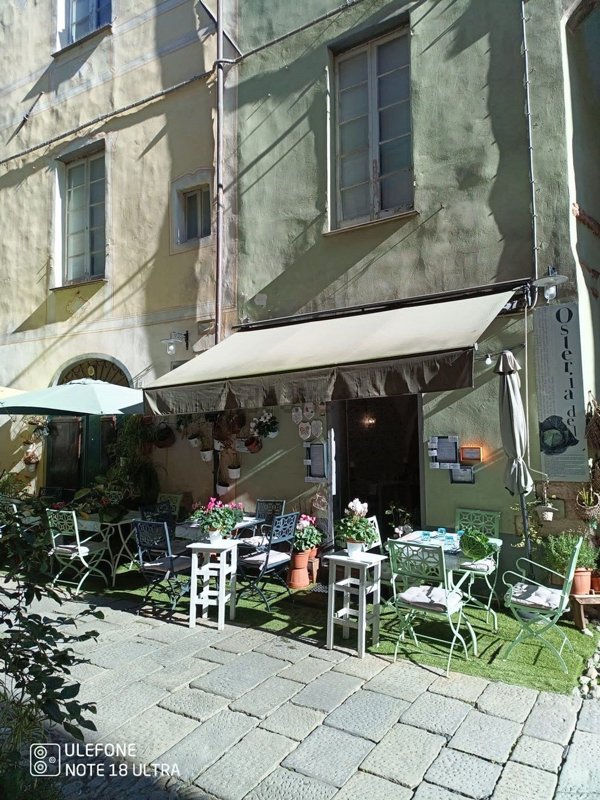 negozio in affitto a Finale Ligure in zona Calvisio