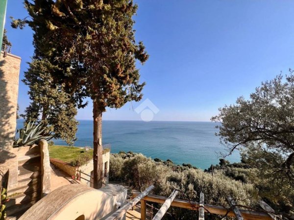casa indipendente in affitto a Finale Ligure
