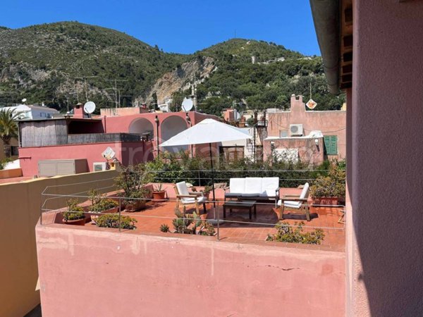 appartamento in affitto a Finale Ligure in zona Varigotti