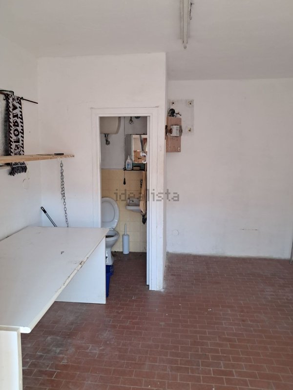 locale di sgombero in affitto a Finale Ligure