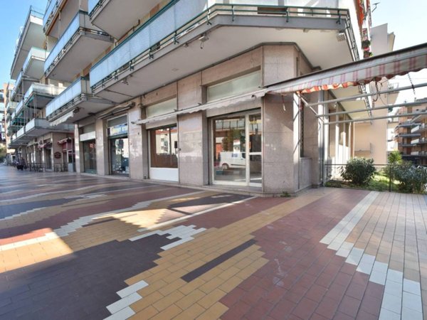 negozio in affitto a Loano