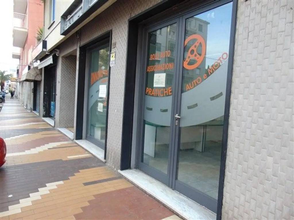 negozio in affitto a Loano