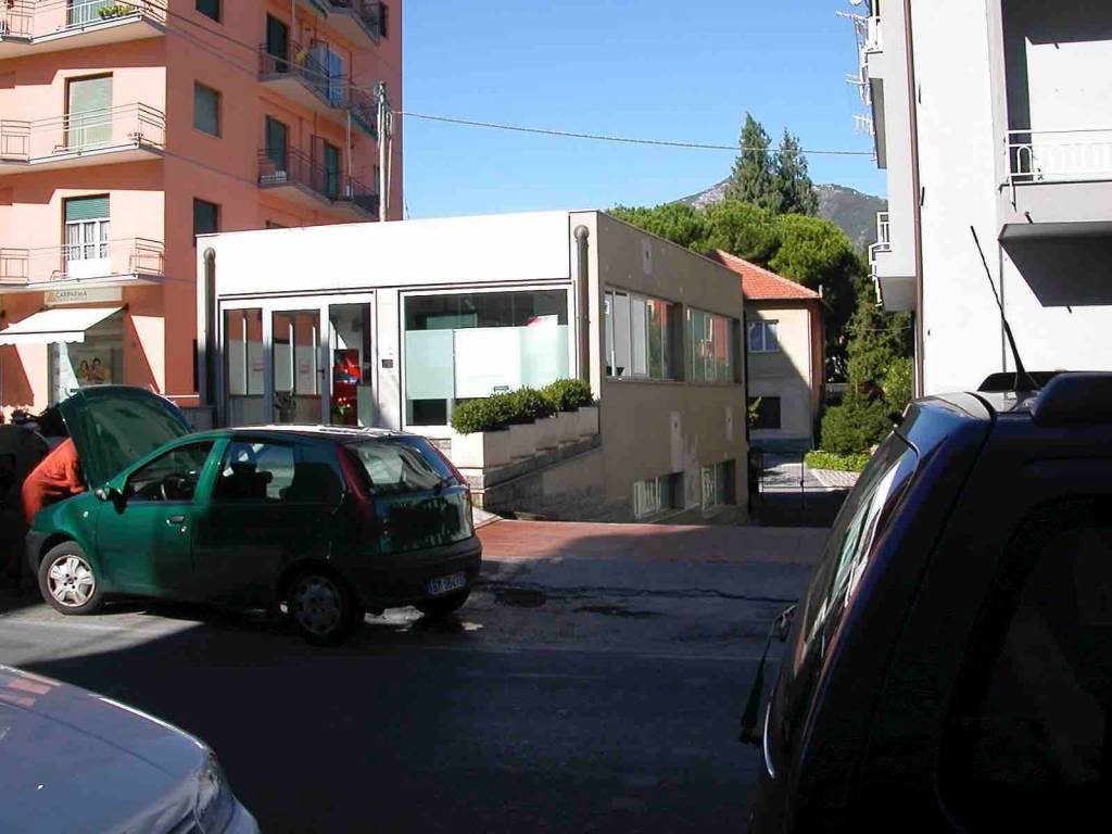 negozio in affitto a Loano