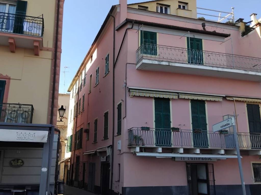 negozio in affitto a Loano