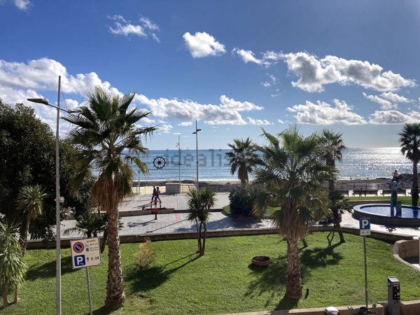 locale commerciale in affitto a Loano