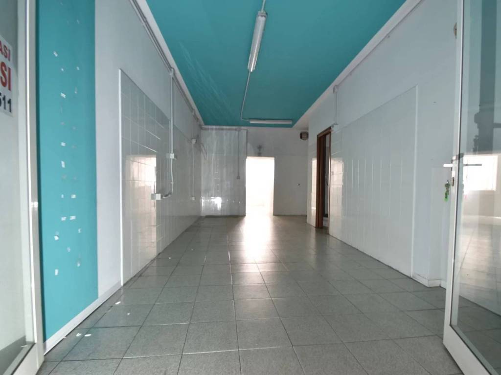 negozio in affitto a Loano