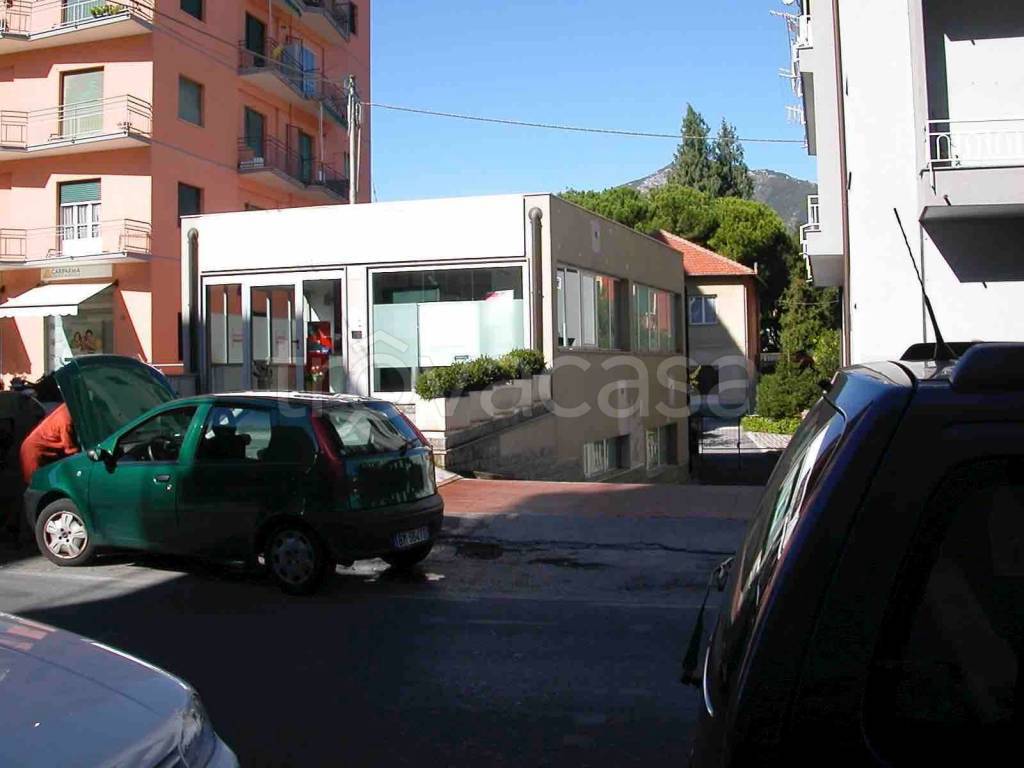 negozio in affitto a Loano
