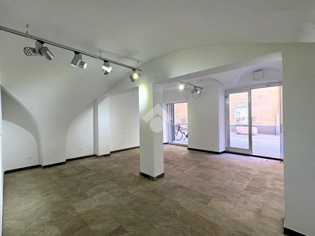 locale commerciale in affitto a Loano