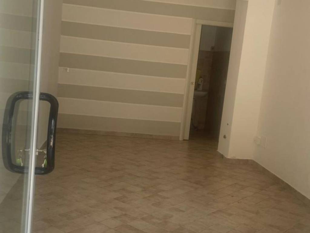 negozio in affitto a Loano
