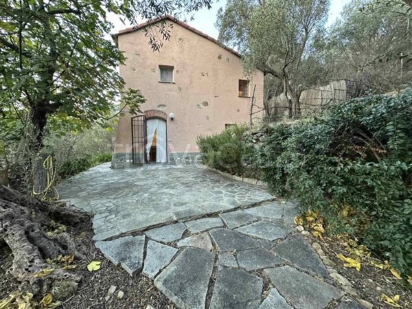 casa indipendente in affitto a Noli