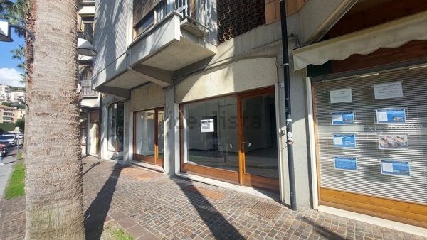 locale commerciale in affitto a Pietra Ligure