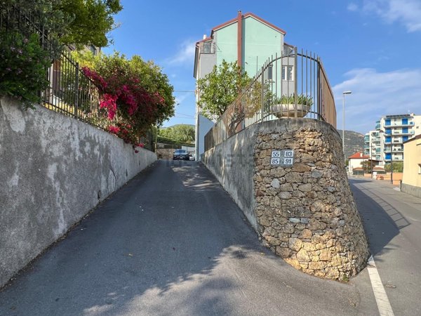 appartamento in affitto a Pietra Ligure in zona Santa Corona