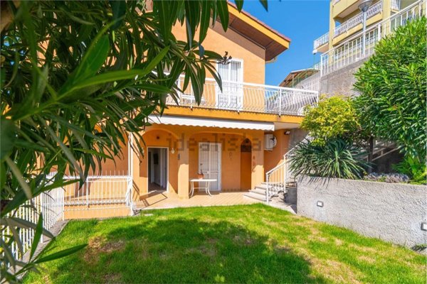 appartamento in affitto a Pietra Ligure in zona Santa Corona