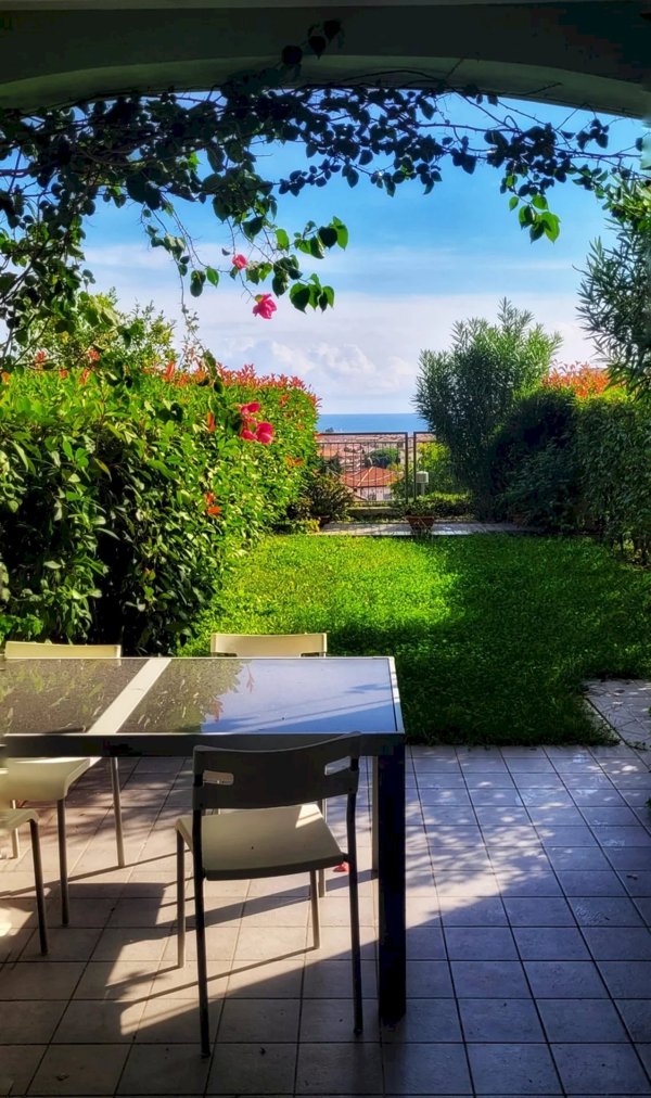 appartamento in affitto a Pietra Ligure in zona Santa Corona