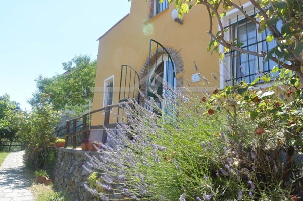 casa indipendente in affitto a Quiliano in zona Montagna