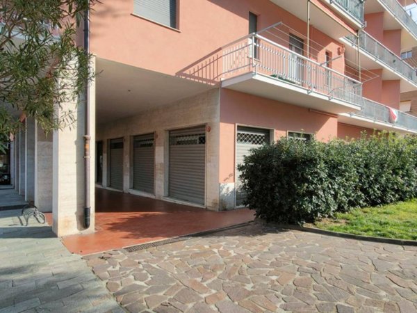 negozio in affitto a Quiliano in zona Valleggia