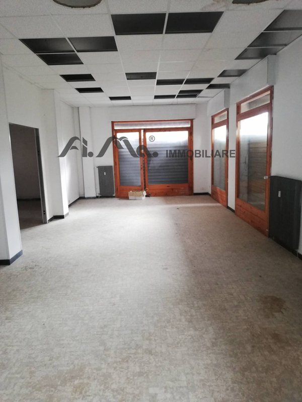 locale commerciale in affitto a Quiliano in zona Valleggia