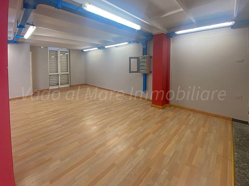 negozio in affitto a Quiliano in zona Valleggia