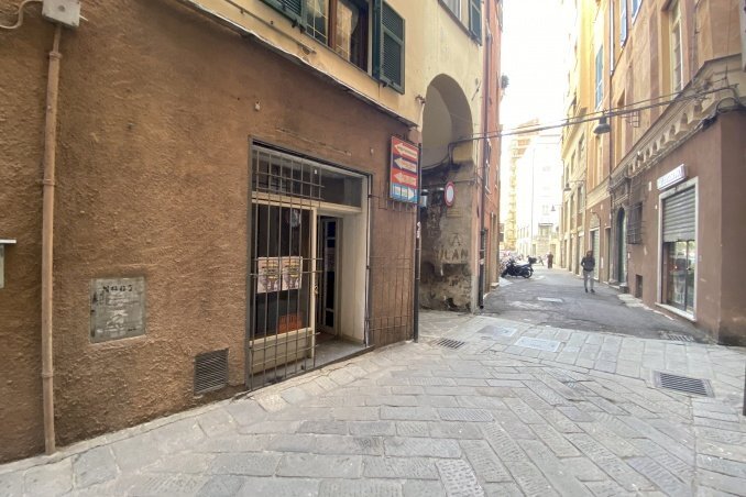 locale commerciale in affitto a Savona in zona Centro Storico