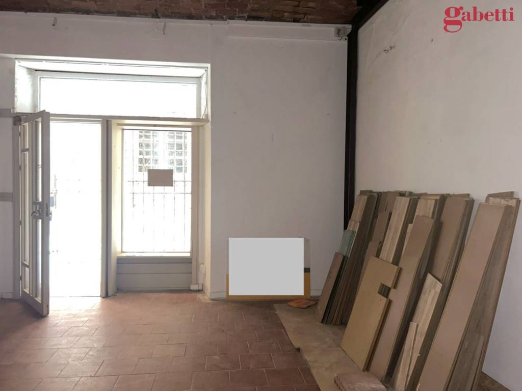 negozio in affitto a Savona in zona Centro Storico