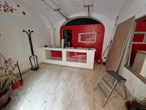 locale commerciale in affitto a Savona