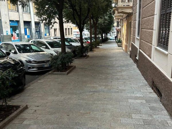 negozio in affitto a Savona in zona Centro Storico