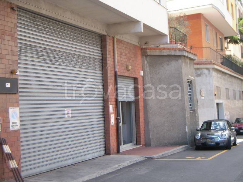 locale commerciale in affitto a Savona