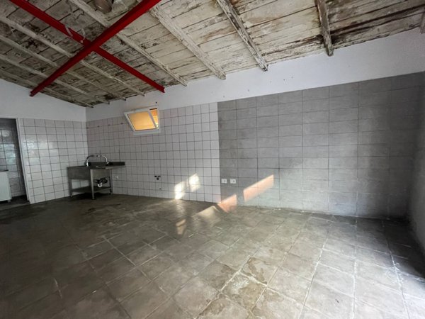 locale commerciale in affitto a Savona
