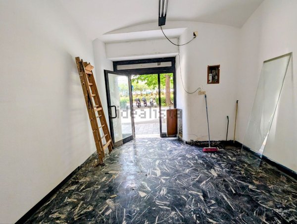 locale commerciale in affitto a Savona