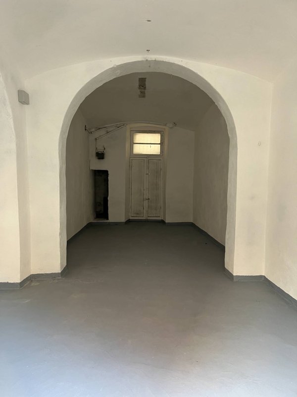 locale di sgombero in affitto a Savona