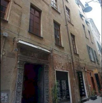 locale commerciale in affitto a Savona