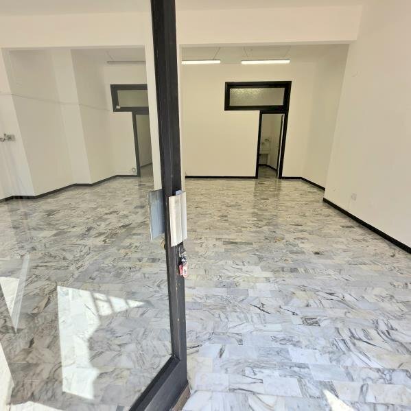 locale commerciale in affitto a Savona
