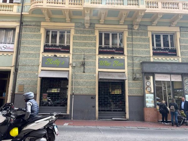 locale commerciale in affitto a Savona in zona Centro Storico