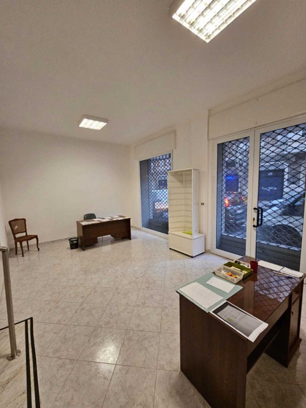 locale commerciale in affitto a Savona