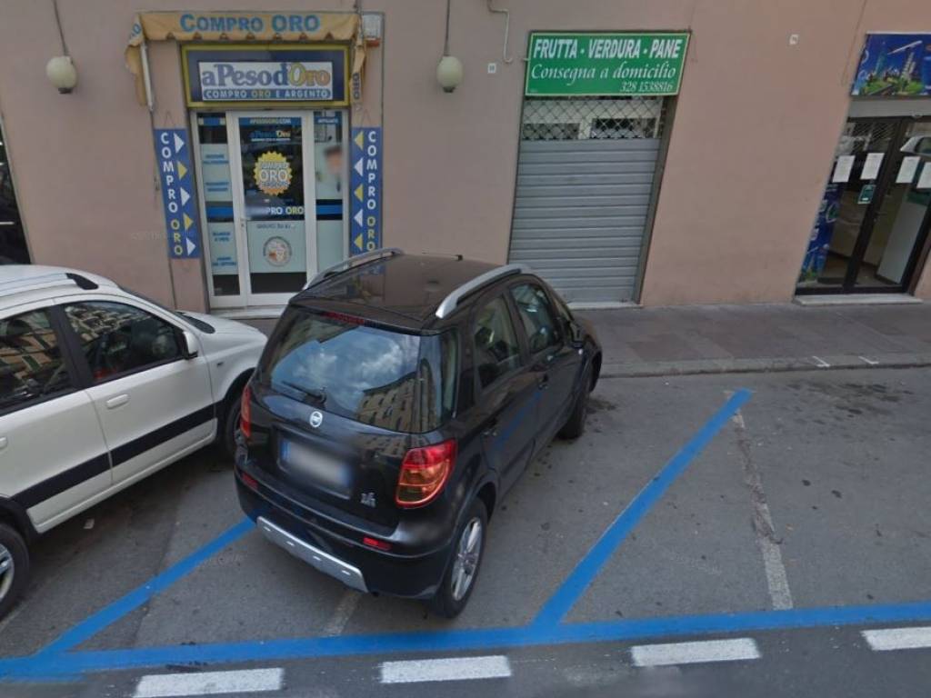 negozio in affitto a Savona in zona Centro Storico
