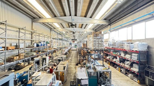locale commerciale in affitto a Savona