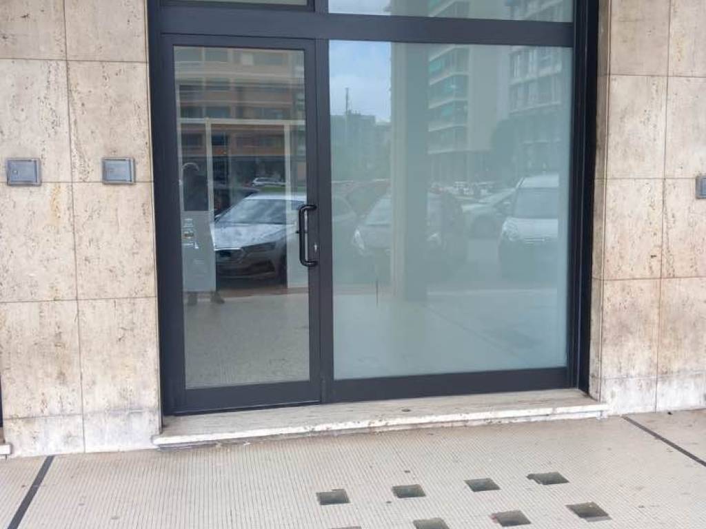 negozio in affitto a Savona