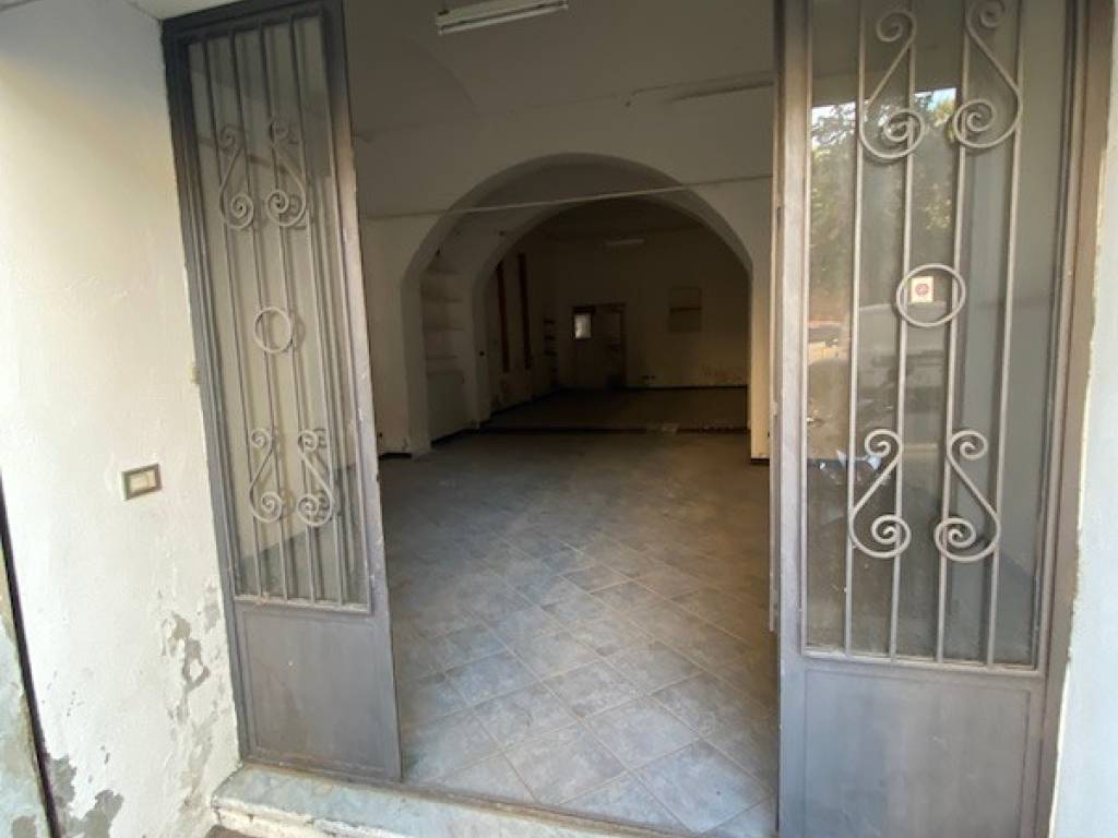 locale commerciale in affitto a Savona in zona Santuario