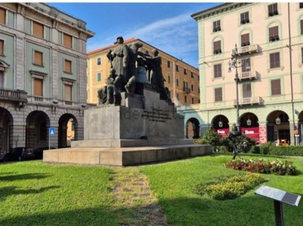 negozio in affitto a Savona in zona Centro Storico