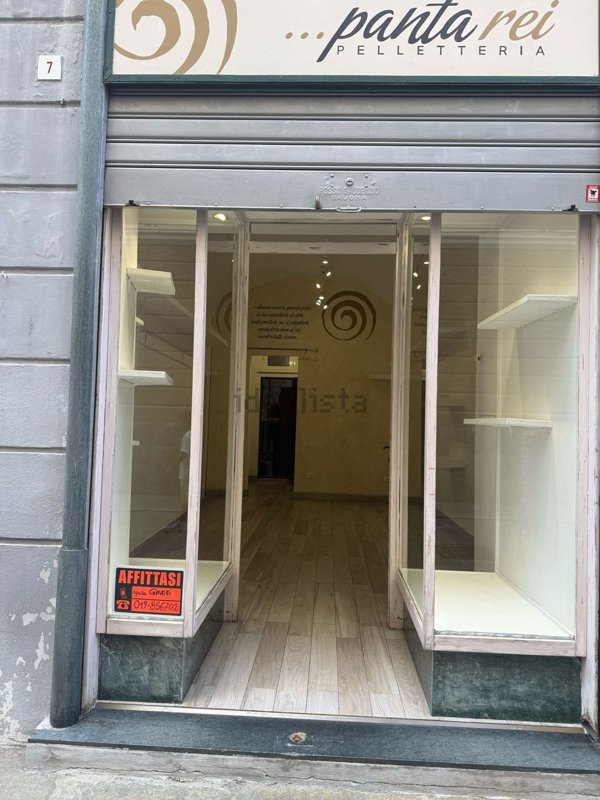 locale commerciale in affitto a Savona in zona Centro Storico