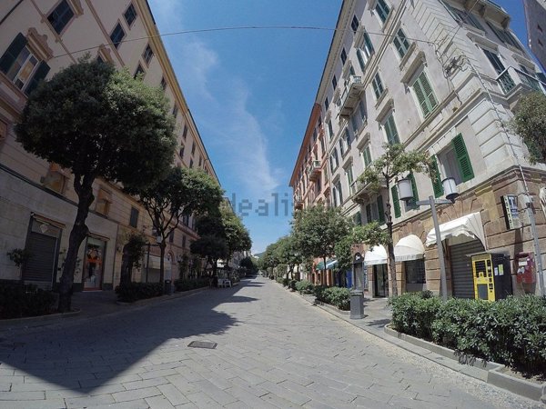 locale commerciale in affitto a Savona in zona Centro Storico