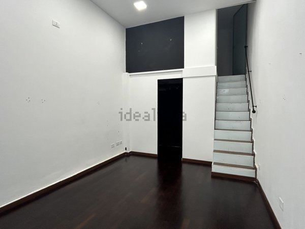 locale commerciale in affitto a Savona in zona Centro Storico