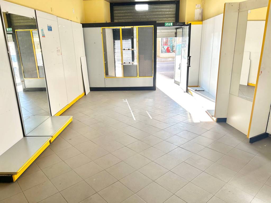 negozio in affitto a Savona in zona Centro Storico