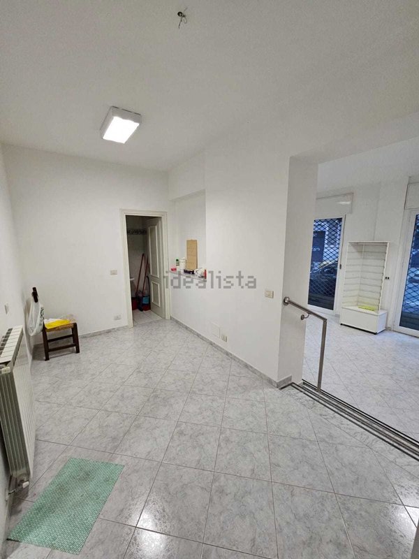 locale commerciale in affitto a Savona